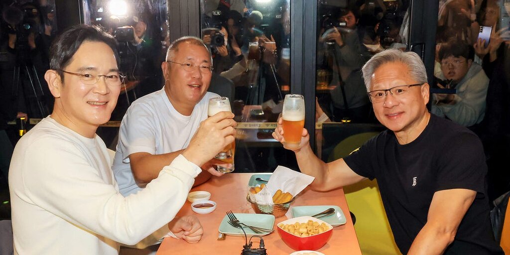 Une photo de Jensen Huang savourant du poulet frit avec les dirigeants de Samsung et Hyundai montre sa notoriété dans le secteur