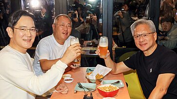 Une photo de Jensen Huang savourant du poulet frit avec les dirigeants de Samsung et Hyundai montre sa notoriété dans le secteur