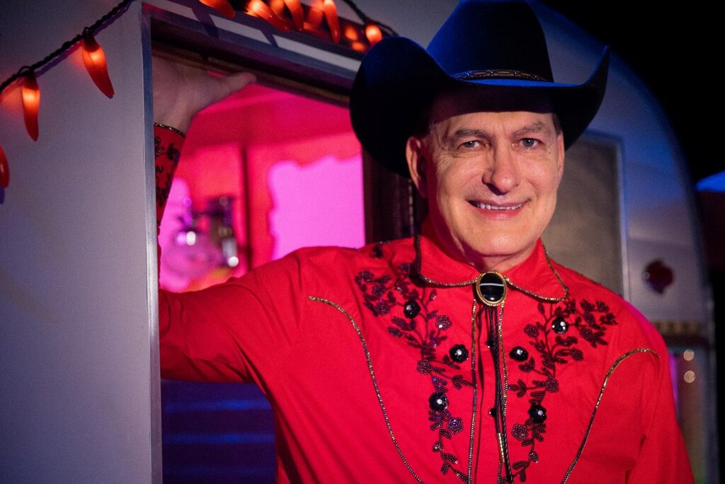 Joe Bob Briggs célèbre une collection d’essais revus dans une critique populiste Joe Bob Briggs célèbre une collection d’essais revus dans une critique populiste