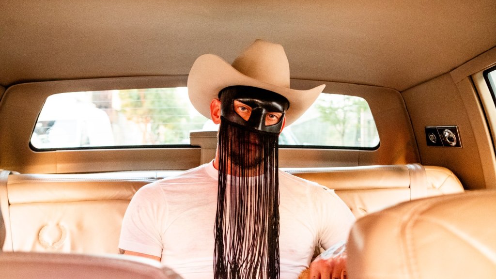 Orville Peck dévoile son prochain EP avec le single nostalgique « Drift Away » Orville Peck dévoile son prochain EP avec le single nostalgique « Drift Away »
