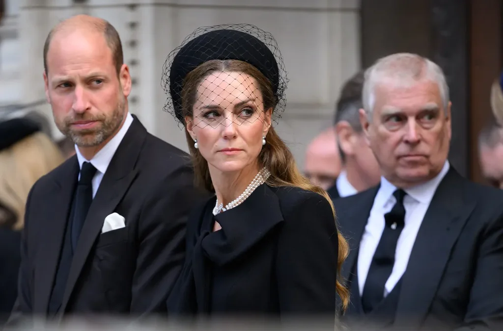 Le prince Andrew, voisin indésirable : William et Kate troublés par sa présence Le prince Andrew, voisin indésirable : William et Kate troublés par sa présence