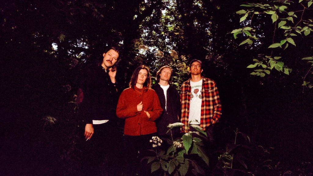 Le groupe Ratboys dévoile son nouvel album « Singin’ to an Empty Chair » avec le titre « Anywhere » Le groupe Ratboys dévoile son nouvel album « Singin’ to an Empty Chair » avec le titre « Anywhere »
