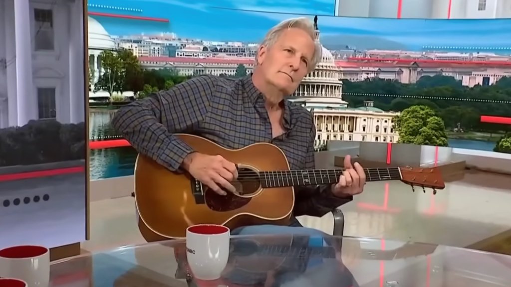 Jeff Daniels présente « Crazy World », inspirée des manifestations contre Trump
