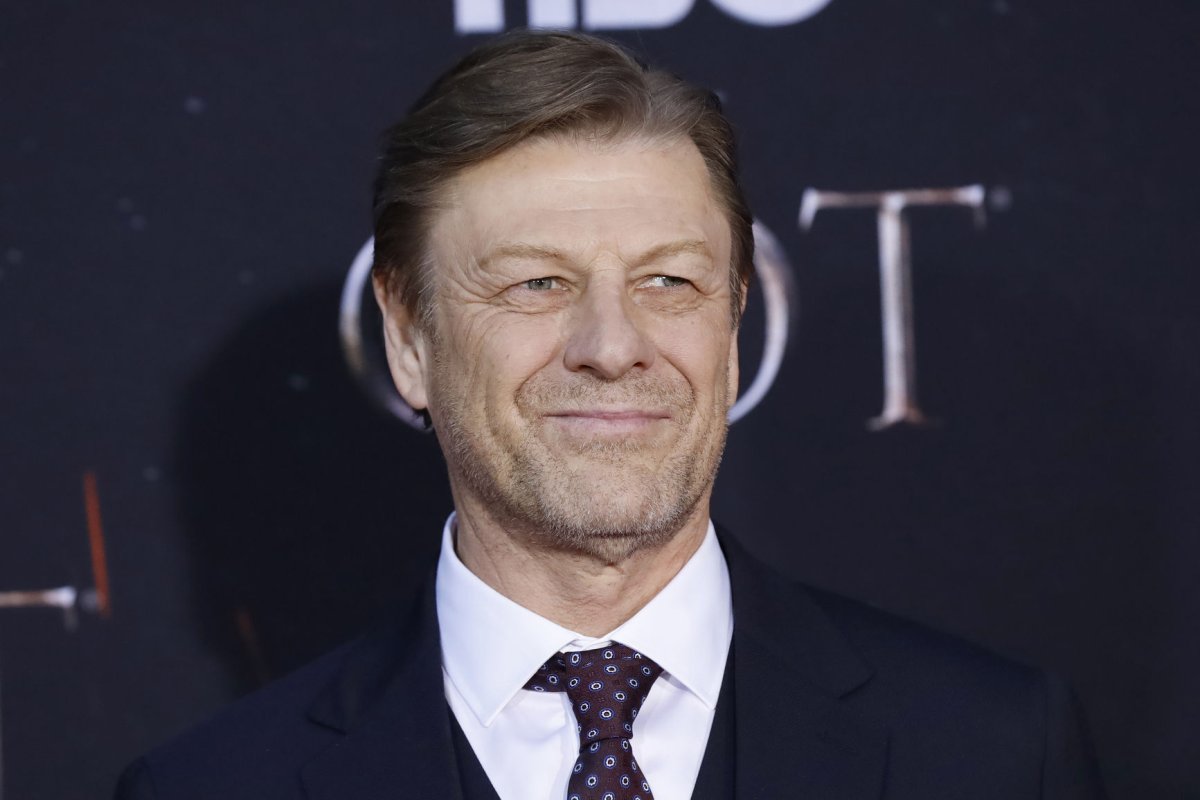 Sean Bean et Connie Nielsen partagent leur expérience sur les costumes historiques de Robin Hood