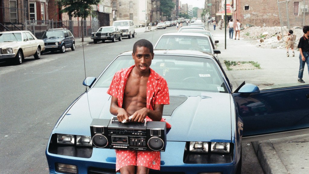 Un extrait d’une biographie sur l’enfance de Tupac Shakur à Baltimore