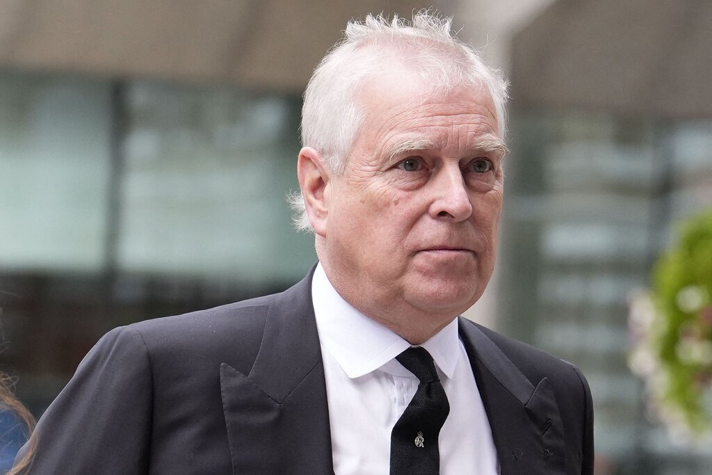 Charles III retirait le titre de son frère, infligeant une sanction ultime et pénible