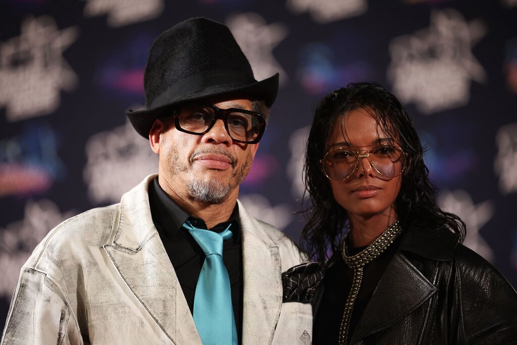 JoeyStarr et Pauline Latchoumanin ont été aperçus ensemble sur le tapis rouge des NMA