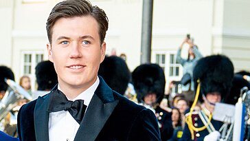 Christian de Danemark concrétise un rêve d’enfance en adoptant le style audacieux de Tom Cruise