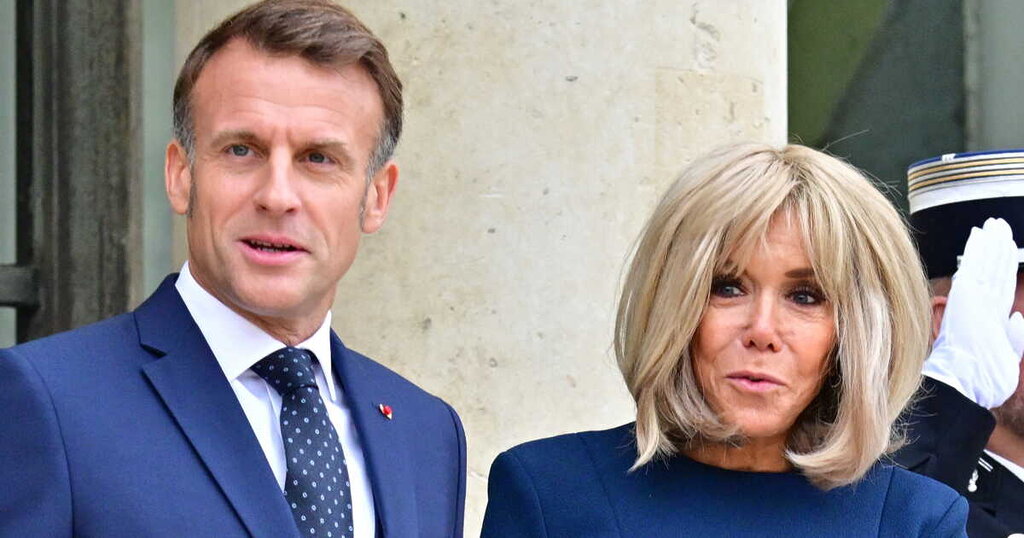 Une réalisatrice célèbre embarrasse Emmanuel Macron devant Brigitte Macron : scène mémorable Une réalisatrice célèbre embarrasse Emmanuel Macron devant Brigitte Macron : scène mémorable