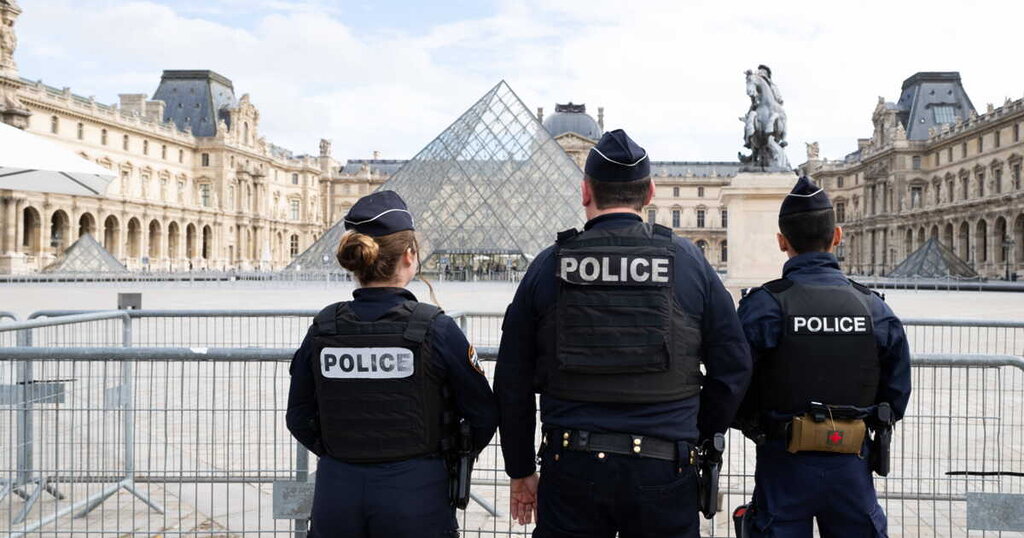 Deux suspects mis en examen et détenus provisoirement après un cambriolage au Louvre