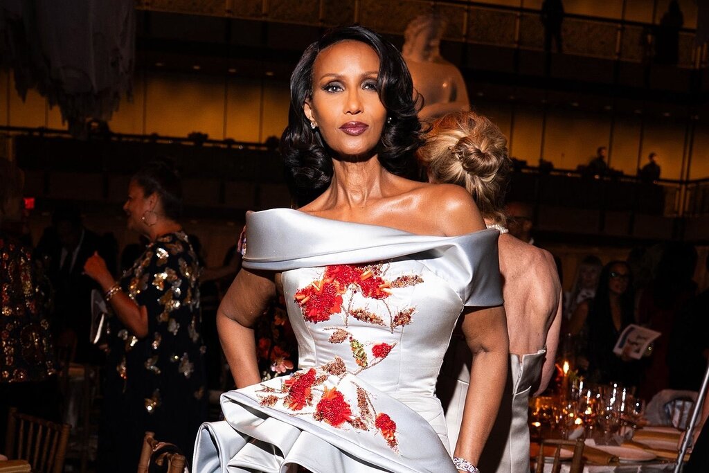 Iman resplendissante au American Ballet Theatre : 70 ou 50 ans ? Iman resplendissante au American Ballet Theatre : 70 ou 50 ans ?