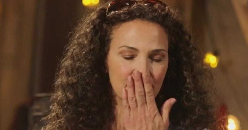 Avant le départ, Linda Hardy pleure en parlant de son fils de quinze ans