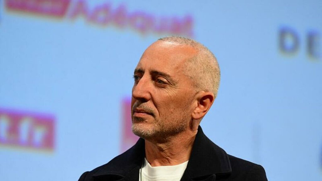 Gad Elmaleh explique pourquoi il a arrêté les implants capillaires
