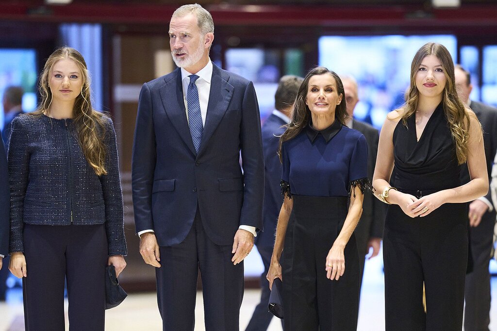 Letizia, Leonor et Sofia d’Espagne affichent une élégance harmonieuse lors de leur soirée en Asturies