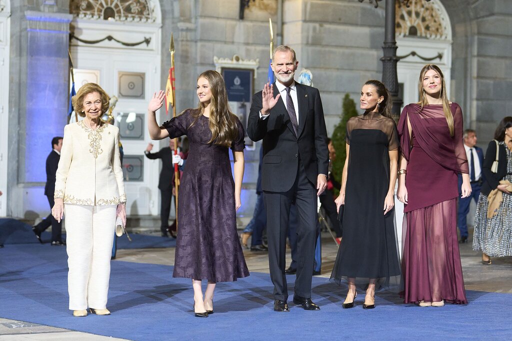 Une élégante robe H&M, hommage charmant à Sofia