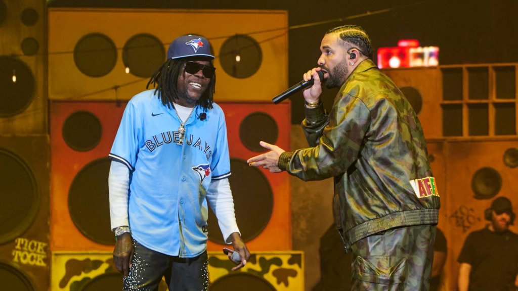 Drake apparaît à l’improviste au concert de Vybz Kartel à Toronto : découvrez Drake apparaît à l’improviste au concert de Vybz Kartel à Toronto : découvrez