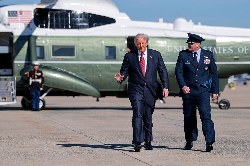 Un colis mystérieux avec de la poudre inquiète sur une base militaire utilisée par Donald Trump