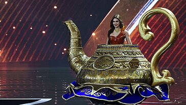 Découvrez les 10 costumes les plus originaux de Miss Univers 2025 : loup, théière, filet de pêche…