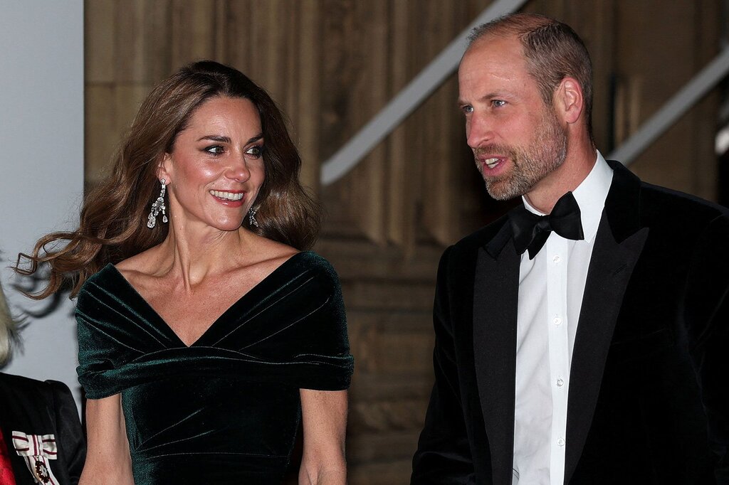 Kate Middleton en velours vert pour affronter la neige avec William et Paddington