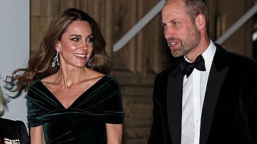 Kate Middleton en velours vert pour affronter la neige avec William et Paddington
