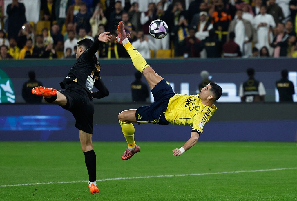 Ronaldo marque en bicyclette, Messi offre la victoire à Miami, Pogba revient en Ligue 1… Le football renoue avec le passé nostalgique Ronaldo marque en bicyclette, Messi offre la victoire à Miami, Pogba revient en Ligue 1… Le football renoue avec le passé nostalgique