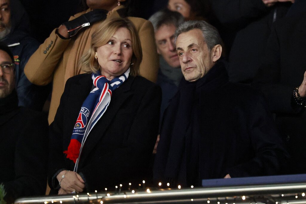 Nicolas Sarkozy oublie sa condamnation récente pour une soirée au Parc des Princes avec Yaël Braun-Pivet Nicolas Sarkozy oublie sa condamnation récente pour une soirée au Parc des Princes avec Yaël Braun-Pivet