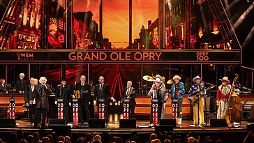 Vince Gill participe à la célébration du centenaire du Grand Ole Opry avec un spectacle inoubliable