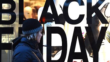 Seize photos illustrant l’extravagance des soldes du Black Friday d’autrefois