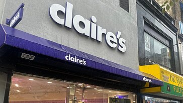 Je suis allé chez Claire’s pour comprendre pourquoi cette chaîne de bijoux ferme des magasins
