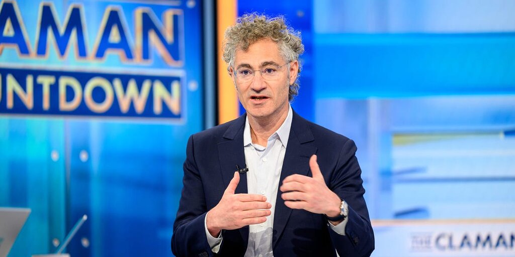 Alex Karp, PDG de Palantir, se présente comme le dirigeant d’une entreprise résolument anti-woke