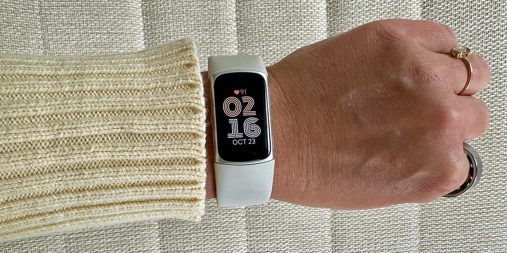 Fitbit Charge 6 : un traqueur de fitness économique, performant dans les fonctions clés