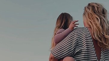Une mère a fait sensation en coéduquant avec l’IA, de plus en plus de parents l’adoptent pour gérer listes et coaching