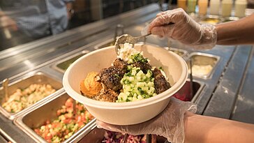 Les chaînes de fast-food américaines subissent une baisse due au manque d’argent des jeunes générations