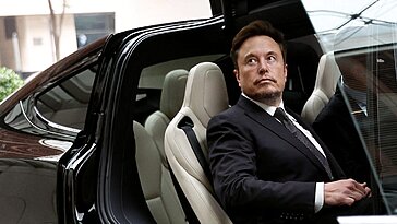 Les investisseurs et analystes réagissent au salaire d’un trillion de dollars d’Elon Musk, entre encouragement et inquiétude