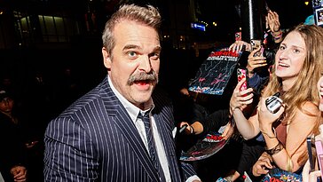 David Harbour est dans une situation délicate avant « Stranger Things » : conseils de deux experts