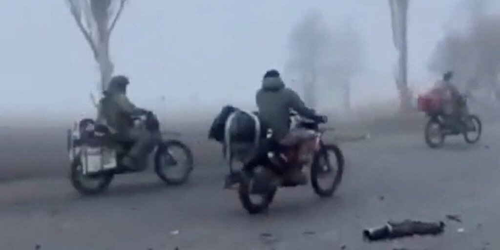 Une brume dense gêne les drones en Ukraine, à Pokrovsk, où les Russes attaquent à moto et en voiture