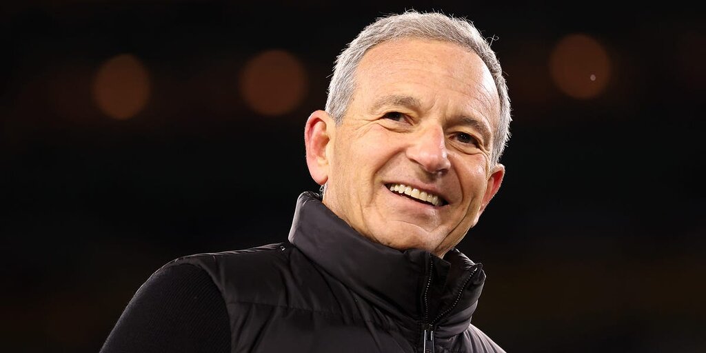 Le PDG de Disney, Bob Iger, explique comment l’IA peut améliorer Disney+