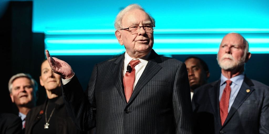 Les proches de Warren Buffett partagent leurs pensées sur sa dernière lettre en tant que PDG, promettant de continuer à donner
