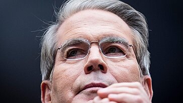 Le secrétaire du Trésor, Scott Bessent, affirme que les chèques de 2 000 $ de Trump pourraient nécessiter l’aval du Congrès