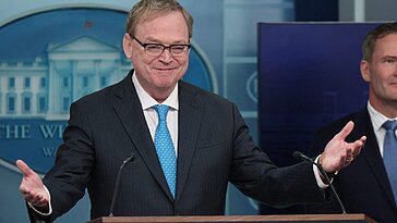 Kevin Hassett, conseiller économique de Trump, affirme que l’IA stabilise le marché du travail