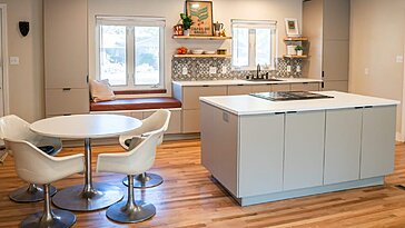 La rénovation de notre cuisine a coûté 10 000 $. Nous proposons trois designs audacieux pour optimiser l’espace
