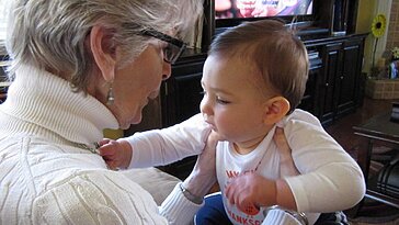 À 26 ans, mère célibataire, je déjeunais chaque jour avec ma grand-mère, apaisant ma solitude