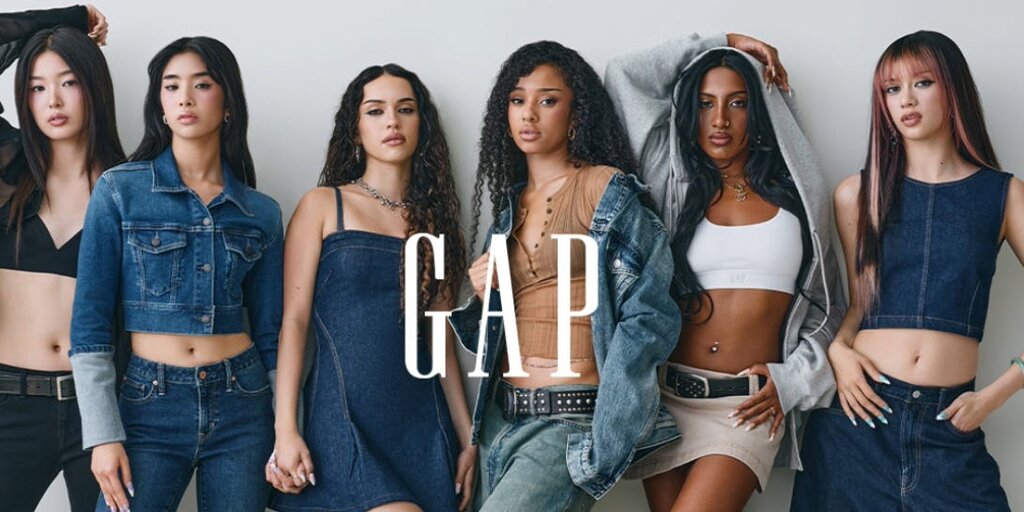 Le PDG de Gap déclare que la campagne denim a explosé en ligne et dopé les ventes avec la Gen Z