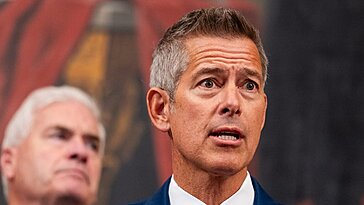 Selon Sean Duffy, éviter les pyjamas rend les voyages aériens plus agréables durant les fêtes