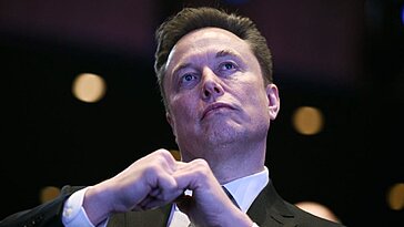 Elon Musk déclare que Tesla embauche pour son projet de puce IA et assiste aux réunions de conception