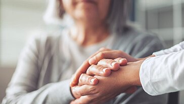 À 40 ans, célibataire et sans enfant, j’ai emménagé chez ma grand-mère de 90 ans. La vie d’aidant n’est pas toujours simple