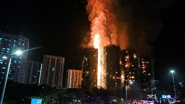 Un incendie meurtrier à Hong Kong cause des dizaines de morts et des centaines de disparus