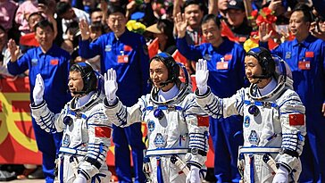 Les astronautes chinois de Shenzhou-20 reviennent après des dommages au vaisseau spatial