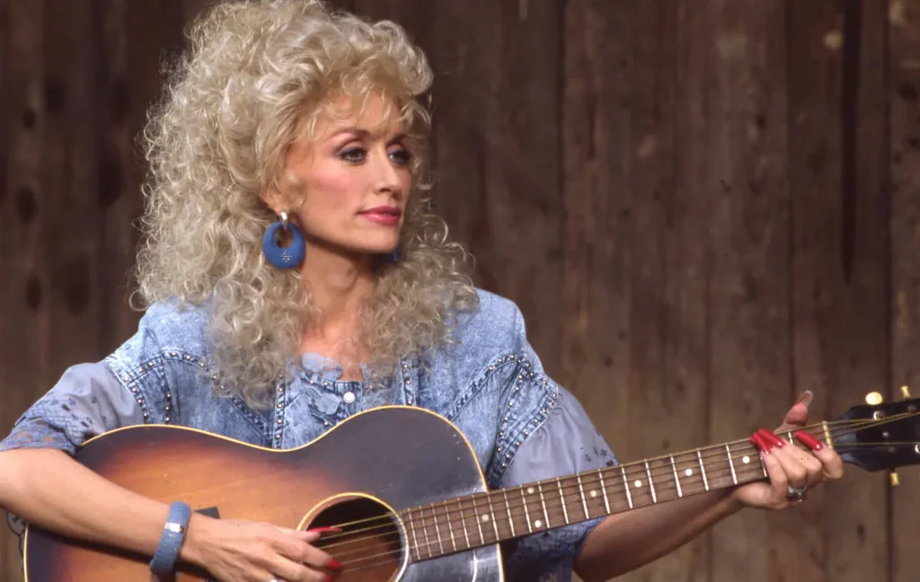 Dolly Parton : succès inattendu de l’émission malgré des défis à Thanksgiving