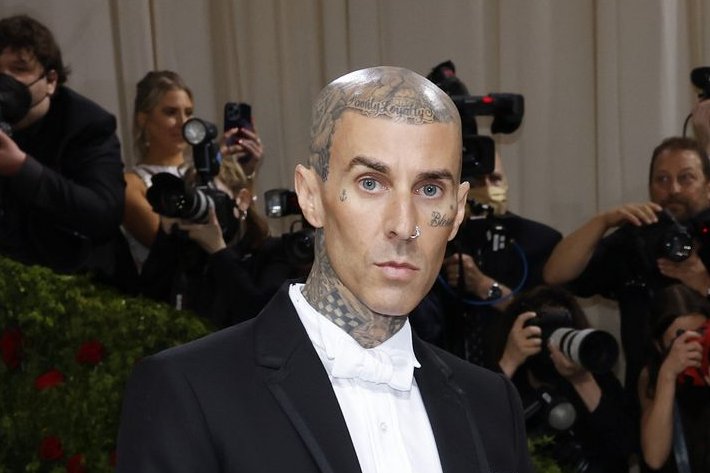 Le 14 novembre, anniversaires de Travis Barker et DeVonta Smith